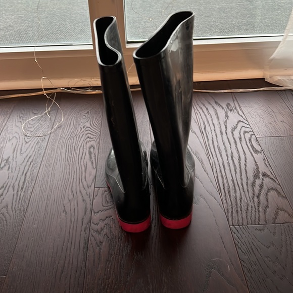 Womens Size 7 Rain Boots - Picture 3 of 4